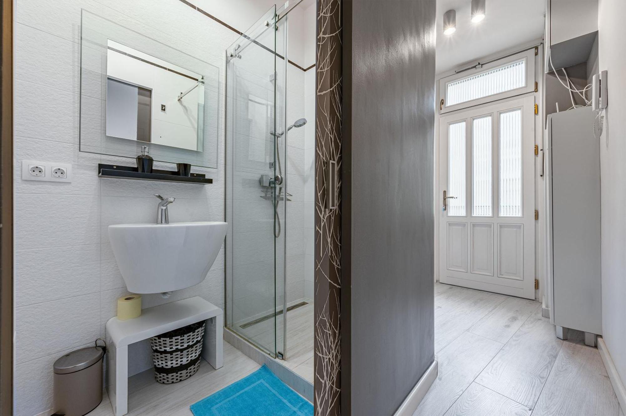 District 6th Sense Apartment *